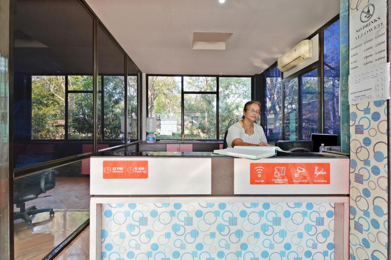 Oyo Midway Park Resort Atgaon エクステリア 写真