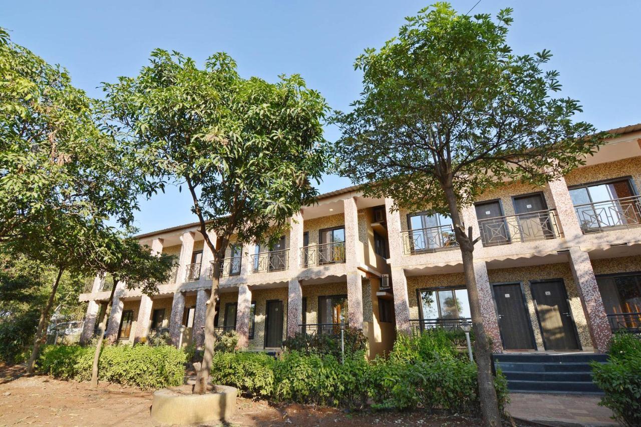 Oyo Midway Park Resort Atgaon エクステリア 写真